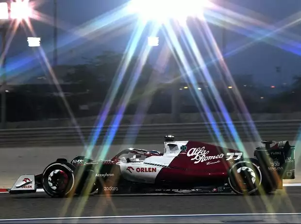 Valtteri Bottas (Alfa Romeo) bei den Formel-1-Testfahrten 2022 in Bahrain Titel-Bild zur News: Valtteri Bottas (Alfa Romeo) bei den Formel-1-Testfahrten 2022 in Bahrain