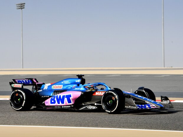 Titel-Bild zur News: Fernando Alonso (Alpine A522) bei den Formel-1-Testfahrten 2022 in Bahrain