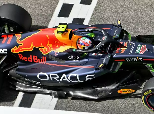 Sergio Perez (Red Bull RB18) bei den Formel-1-Testfahrten 2022 in Bahrain Titel-Bild zur News: Sergio Perez (Red Bull RB18) bei den Formel-1-Testfahrten 2022 in Bahrain