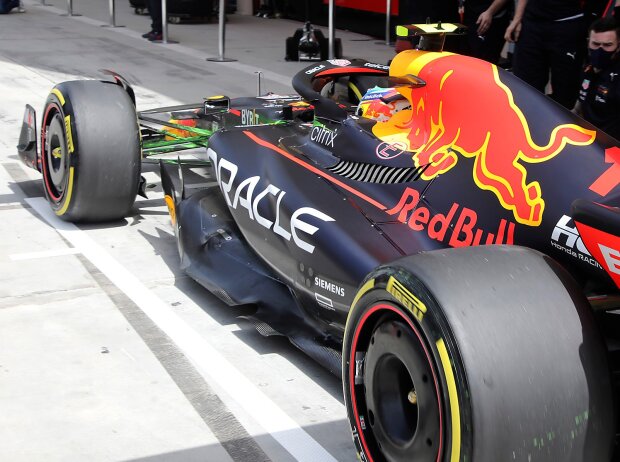 Titel-Bild zur News: Der Red Bull RB18 mit dem Update am letzten Tag der Wintertests vor der Formel-1-Saison 2022