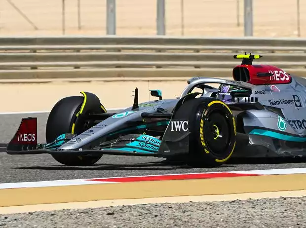 Lewis Hamilton im Mercedes W13 bei den Wintertests 2022 in Bahrain Titel-Bild zur News: Lewis Hamilton im Mercedes W13 bei den Wintertests 2022 in Bahrain