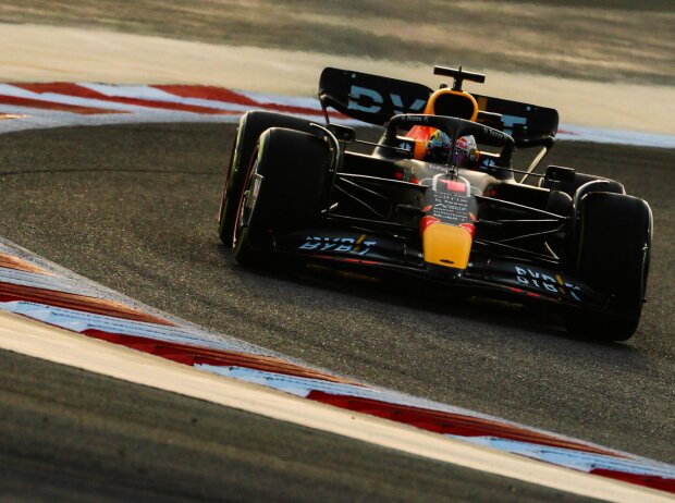 Titel-Bild zur News: Max Verstappen (Red Bull RB18) bei den Formel-1-Testfahrten in Bahrain 2022