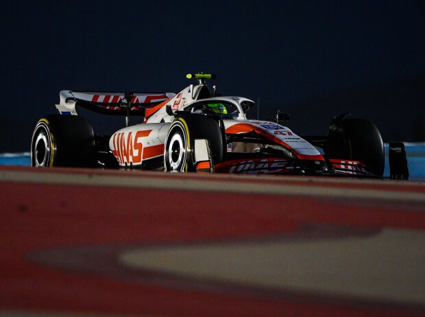 Titel-Bild zur News: Mick Schumacher (Haas VF-22) bei den Formel-1-Testfahrten 2022 in Bahrain
