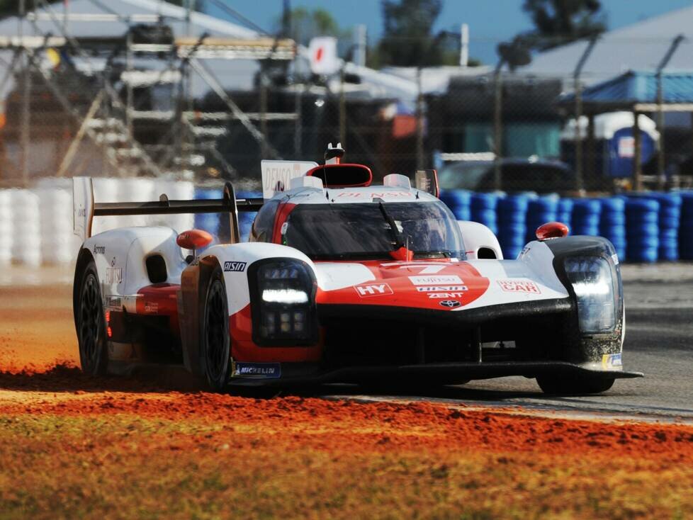 Mike Conway, Kamui Kobayashi