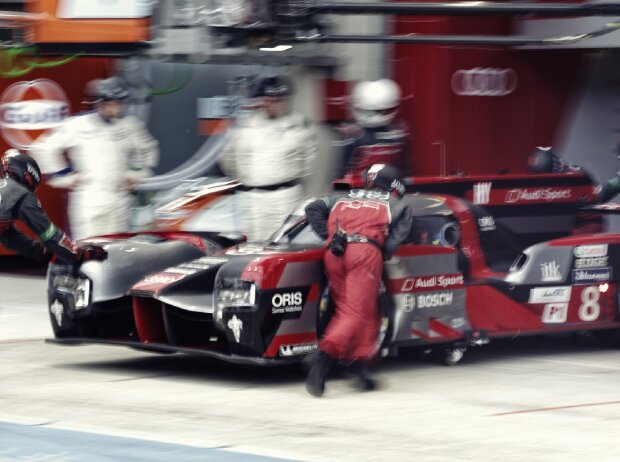 Titel-Bild zur News: Rundum neu: Audi greift in dieser Saison mit dem komplett neu entwickelten R18 an. Wie alle LMP1Topteams setzen die Ingolstädter auf Pneus von Michelin.