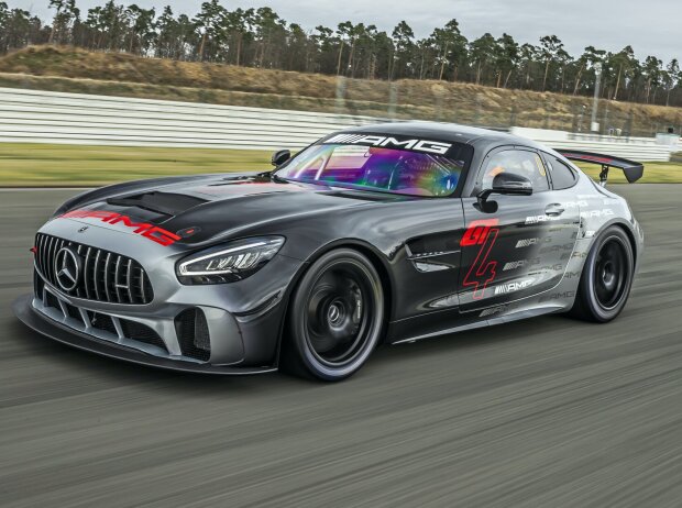 Titel-Bild zur News: Die verbesserte GT4-Version des Mercedes-AMG bietet fast so viel Leistung wie ein GT3
