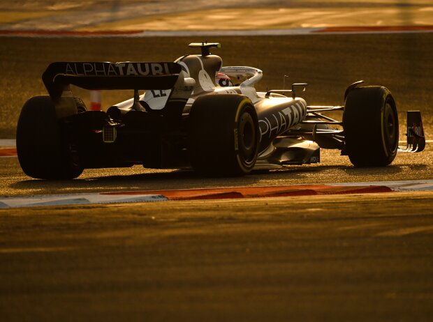 Titel-Bild zur News: Yuki Tsunoda (AlphaTauri) bei den Formel-1-Testfahrten 2022 in Bahrain