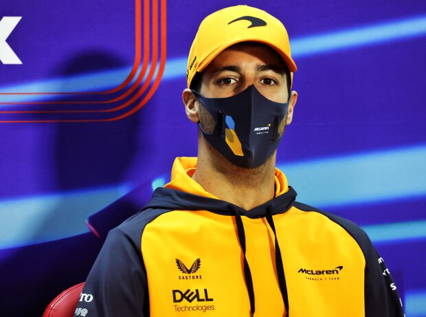 Titel-Bild zur News: Daniel Ricciardo (McLaren) vor dem Formel-1-Saisonauftakt 2022 in Bahrain