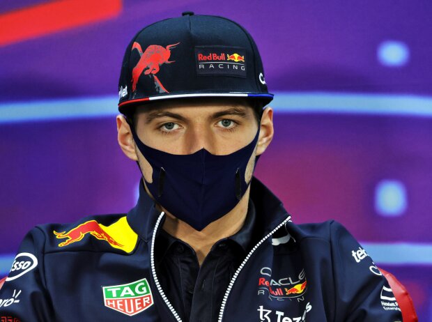 Max Verstappen (Red Bull) bei der Formel-1-Pressekonferenz in Bahrain Max Verstappen (Red Bull) bei der Formel-1-Pressekonferenz in Bahrain