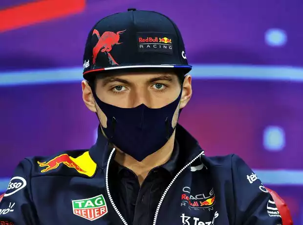 Max Verstappen (Red Bull) bei der Formel-1-Pressekonferenz in Bahrain Titel-Bild zur News: Max Verstappen (Red Bull) bei der Formel-1-Pressekonferenz in Bahrain