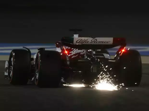 Valtteri Bottas (Alfa Romeo C42) beim Freien Training zum Formel-1-Rennen in Bahrain 2022 Titel-Bild zur News: Valtteri Bottas (Alfa Romeo C42) beim Freien Training zum Formel-1-Rennen in Bahrain 2022