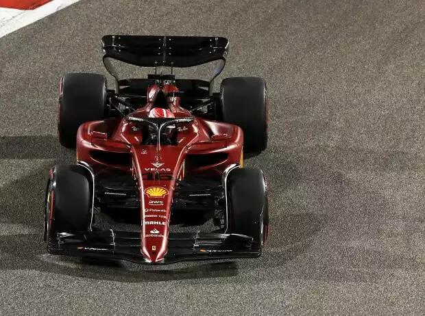 Charles Leclerc (Ferrari F1-75) beim Formel-1-Qualifying in Bahrain 2022 Titel-Bild zur News: Charles Leclerc (Ferrari F1-75) beim Formel-1-Qualifying in Bahrain 2022