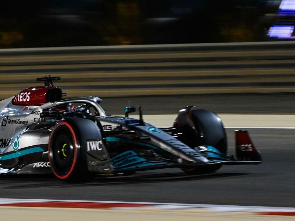George Russell im Mercedes W13 beim Formel-1-Auftakt 2022 in Bahrain