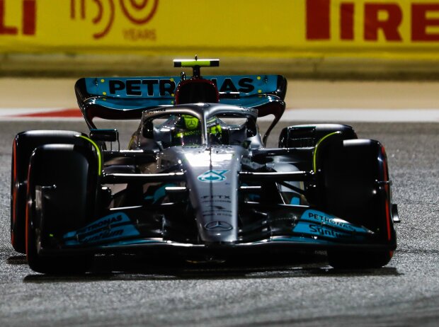 Lewis Hamilton im Mercedes W13 beim Formel-1-Auftakt 2022 in Bahrain