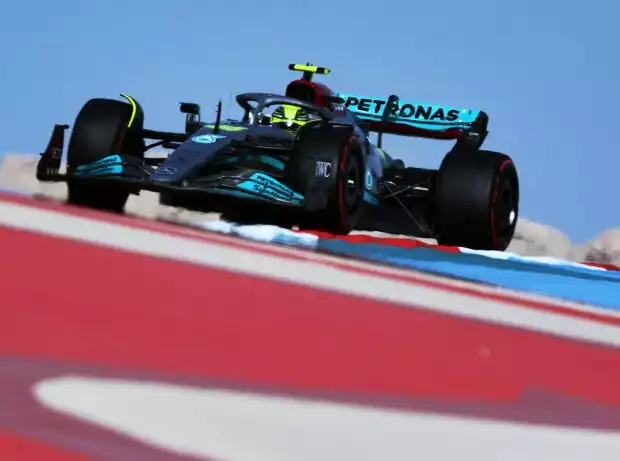 Lewis Hamilton (Mercedes W13) im Training zum Formel-1-Rennen in Sachir 2022 Titel-Bild zur News: Lewis Hamilton (Mercedes W13) im Training zum Formel-1-Rennen in Sachir 2022