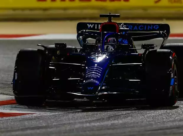 Alexander Albon im Williams FW44 in Bahrain 2022 Titel-Bild zur News: Alexander Albon im Williams FW44 in Bahrain 2022