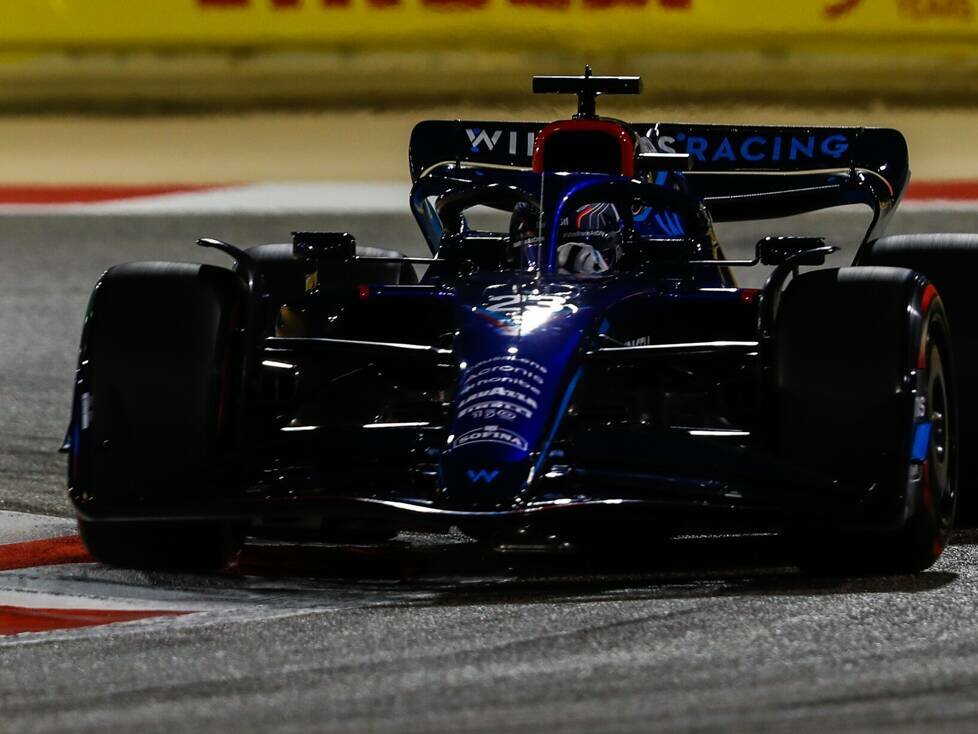 Alexander Albon im Williams FW44 in Bahrain 2022