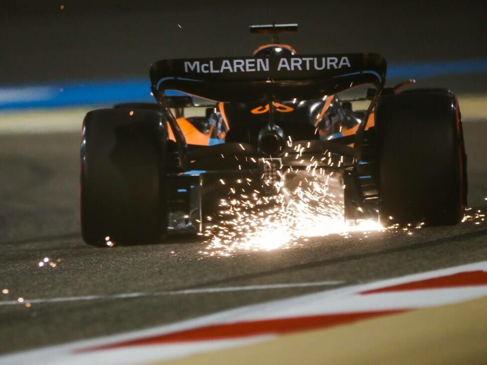 Daniel Ricciardo im McLaren MCL36 in Bahrain