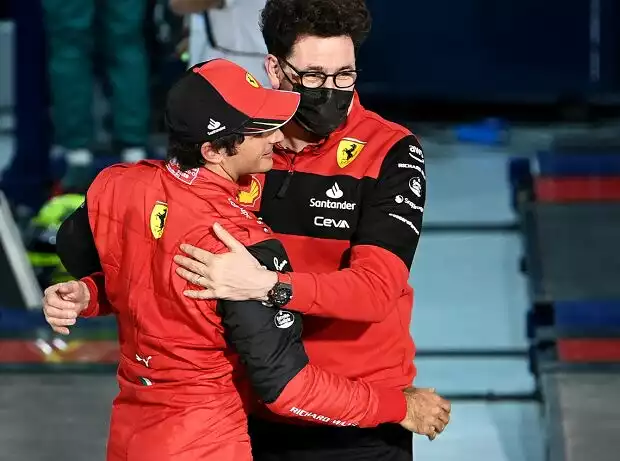 Titel-Bild zur News: Carlos Sainz, Mattia Binotto
