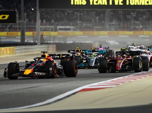 Titel-Bild zur News: Startphase beim Formel-1-Rennen 2022 in Bahrain
