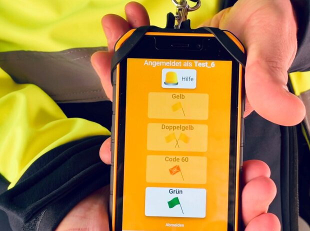 Über mobile Geräte können die Sportwarte die LED-Anzeige steuern Über mobile Geräte können die Sportwarte die LED-Anzeige steuern