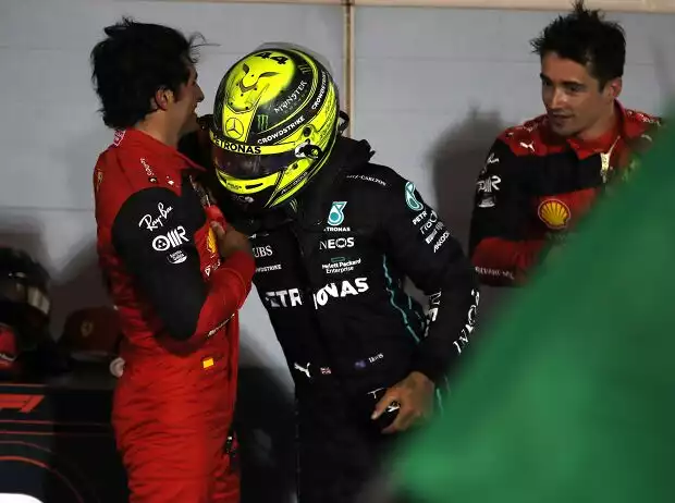 Carlos Sainz, Lewis Hamilton, Charles Leclerc Titel-Bild zur News: Carlos Sainz, Lewis Hamilton, Charles Leclerc