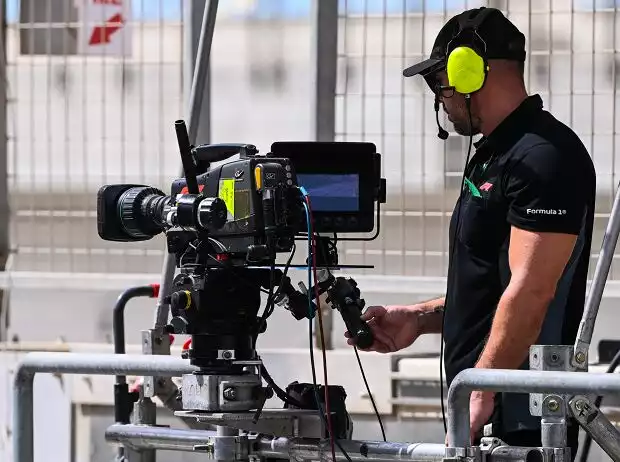 TV-Kamera an einer Formel-1-Rennstrecke Titel-Bild zur News: TV-Kamera an einer Formel-1-Rennstrecke