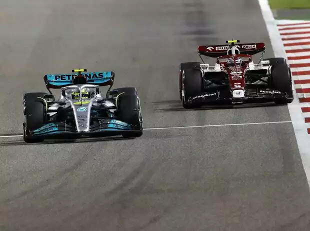 Lewis Hamilton, Guanyu Zhou Titel-Bild zur News: Lewis Hamilton, Guanyu Zhou