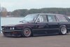BMW 5er (E28) Limousine mutiert zum tiefergelegten Drift-Kombi