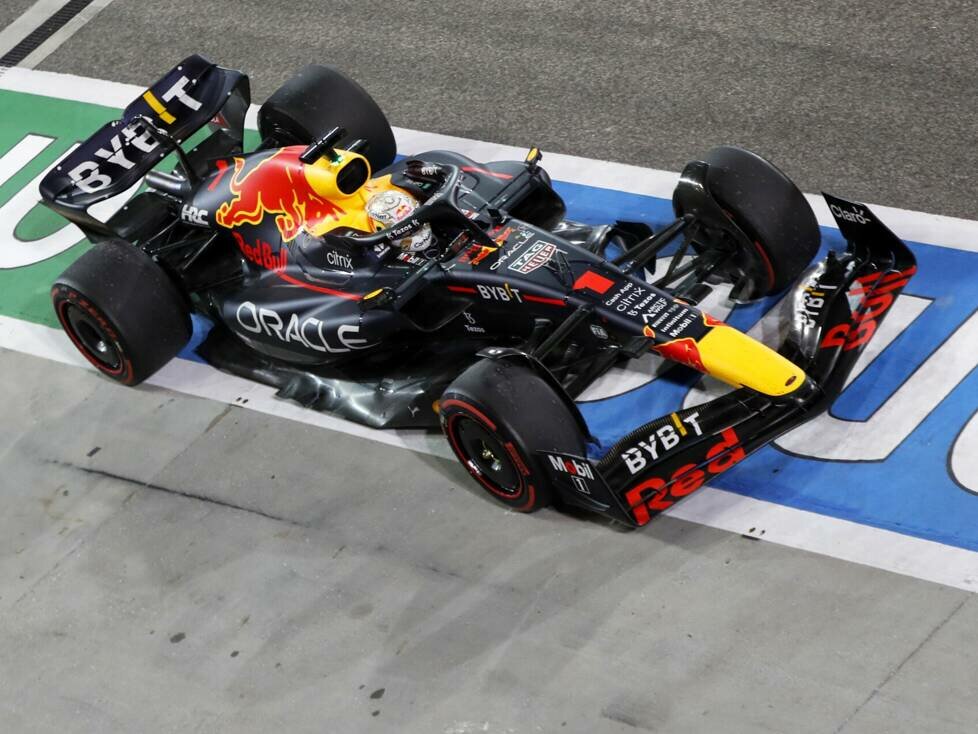 Max Verstappen im Red Bull RB18 beim Formel-1-Auftakt 2022 in Bahrain