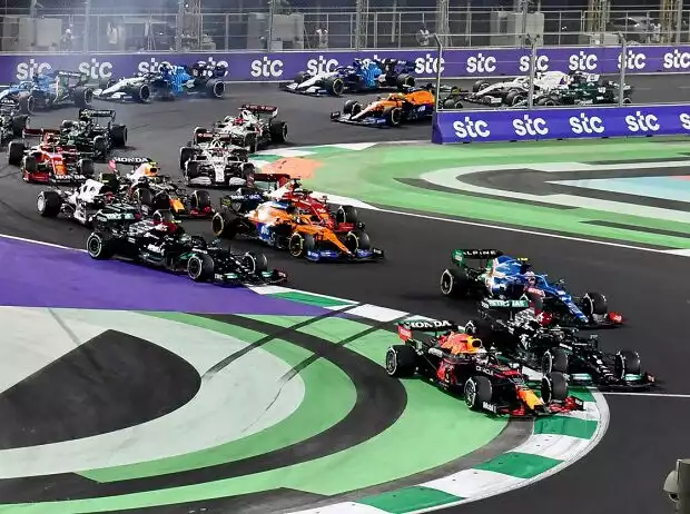 Max Verstappen, Lewis Hamilton, Esteban Ocon Titel-Bild zur News: Max Verstappen, Lewis Hamilton, Esteban Ocon