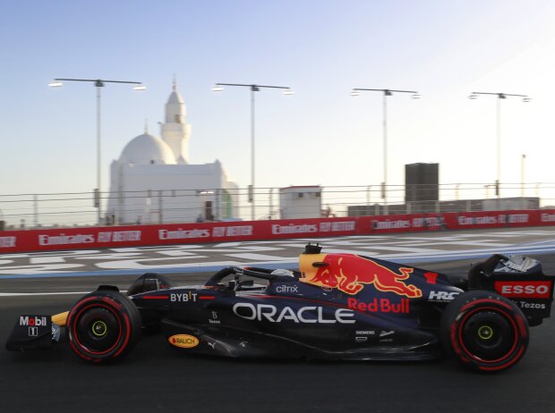 Titel-Bild zur News: Max Verstappen (Red Bull) im Freien Training zum Formel-1-Rennen in Dschidda 2022