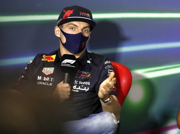 Titel-Bild zur News: Max Verstappen (Red Bull) in der Pressekonferenz vor dem Formel-1-Rennen in Saudi-Arabien 2022