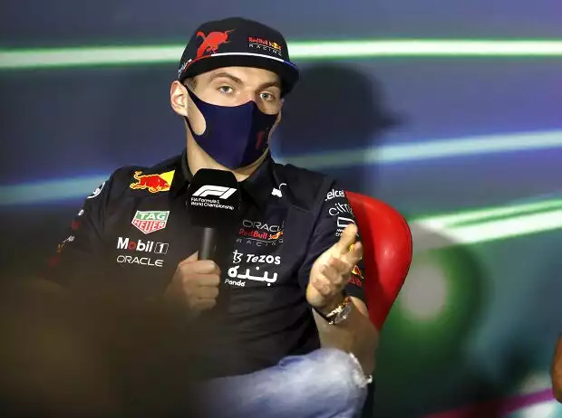 Max Verstappen (Red Bull) in der Pressekonferenz vor dem Formel-1-Rennen in Saudi-Arabien 2022 Titel-Bild zur News: Max Verstappen (Red Bull) in der Pressekonferenz vor dem Formel-1-Rennen in Saudi-Arabien 2022