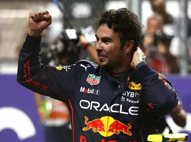 Sergio Perez (Red Bull) jubelt über seine erste Formel-1-Pole in Saudi-Arabien 2022 Titel-Bild zur News: Sergio Perez (Red Bull) jubelt über seine erste Formel-1-Pole in Saudi-Arabien 2022