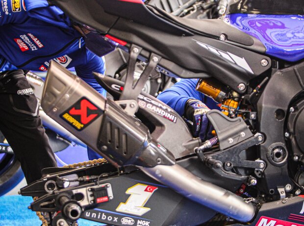 Akrapovic-Auspuff an der Yamaha R1 Akrapovic-Auspuff an der Yamaha R1