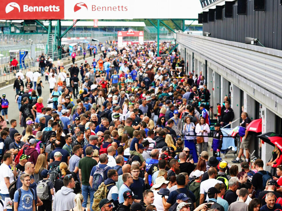 Fans im BSB-Fahrerlager