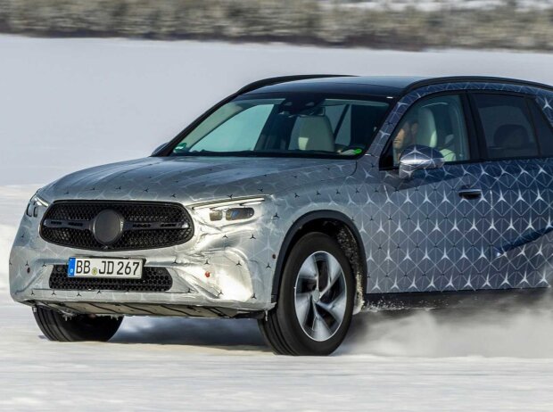 Titel-Bild zur News: Mercedes GLC (2022) als Prototyp bei der Wintererprobung