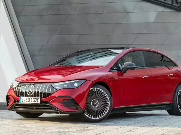 Mercedes-AMG EQE 43 Titel-Bild zur News: Mercedes-AMG EQE 43