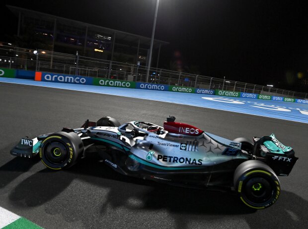 Titel-Bild zur News: George Russell (Mercedes W13) beim Formel-1-Rennen in Dschidda 2022