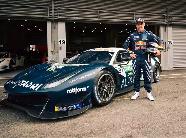 Sebastien Loeb vor dem AF-Corse-Ferrari, mit dem er 2022 in der DTM startet Titel-Bild zur News: Sebastien Loeb vor dem AF-Corse-Ferrari, mit dem er 2022 in der DTM startet