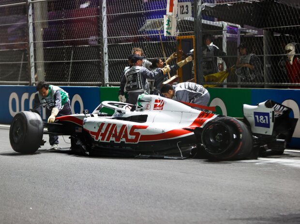 Titel-Bild zur News: Mick Schumacher (Haas VF-22) verunfallt im Qualifying zum Formel-1-Rennen in Dschidda
