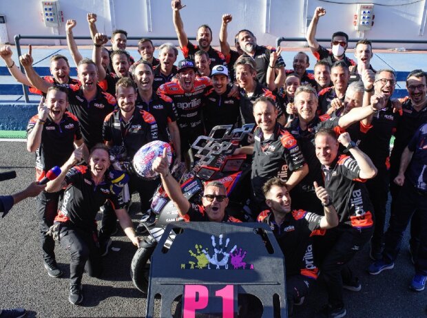 Titel-Bild zur News: Aprilia feiert den ersten MotoGP-Sieg in Argentinien
