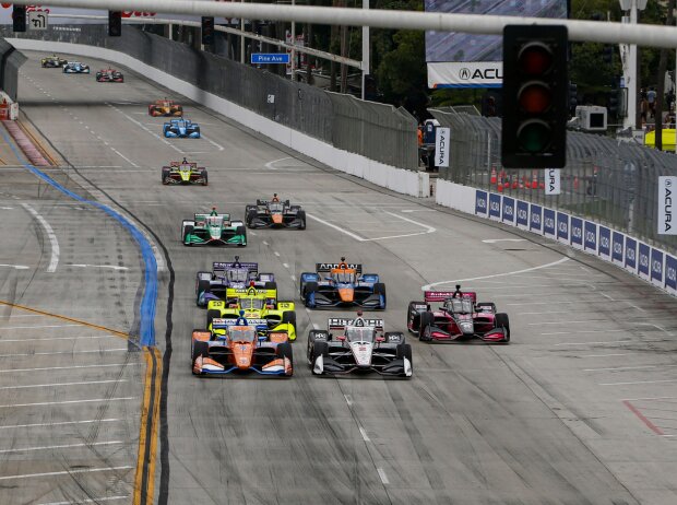 Titel-Bild zur News: Start zum IndyCar-Finale 2021 in Long Beach: Scott Dixon, Josef Newgarden