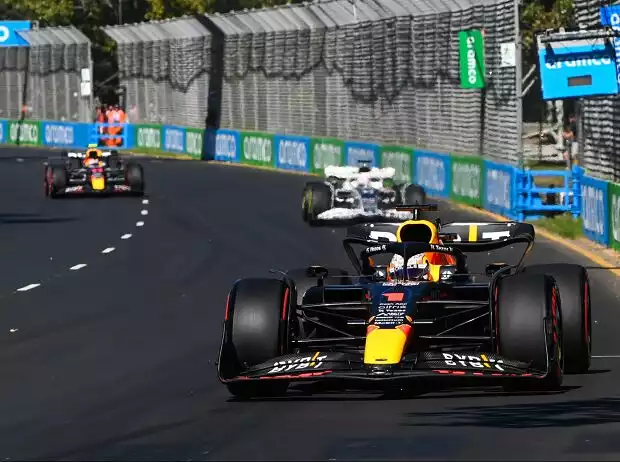 Max Verstappen, Yuki Tsunoda, Sergio Perez Titel-Bild zur News: Max Verstappen, Yuki Tsunoda, Sergio Perez