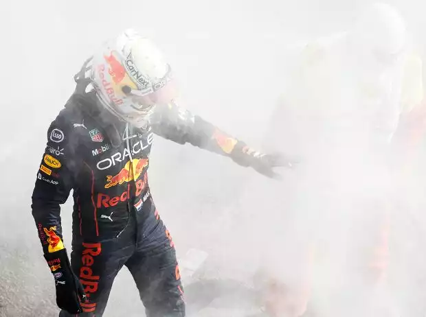 Max Verstappen schied zum zweiten Mal in der Formel-1-Saison 2022 aus Titel-Bild zur News: Max Verstappen schied zum zweiten Mal in der Formel-1-Saison 2022 aus
