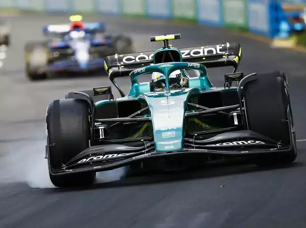 Sebastian Vettel verbremst sich beim Grand Prix von Australien 2022 in Melbourne im Aston Martin Titel-Bild zur News: Sebastian Vettel verbremst sich beim Grand Prix von Australien 2022 in Melbourne im Aston Martin