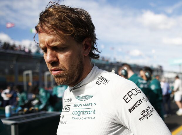 Titel-Bild zur News: Sebastian Vettel (Aston Martin) vor dem Formel-1-Rennen in Melbourne 2022
