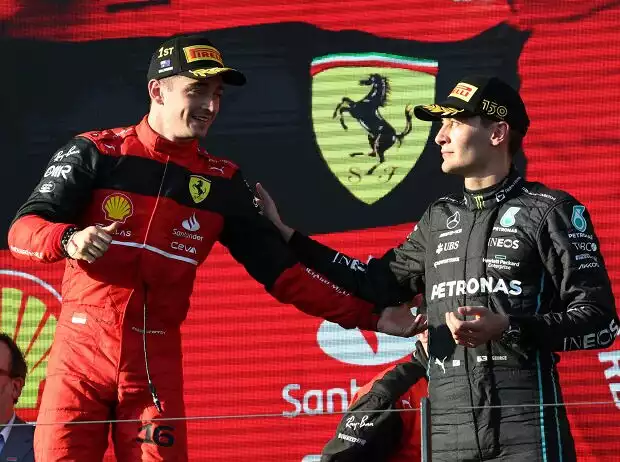 Charles Leclerc (Ferrari) und George Russell (Mercedes) auf dem Podium beim Formel-1-Rennen in Australien 2022 Titel-Bild zur News: Charles Leclerc (Ferrari) und George Russell (Mercedes) auf dem Podium beim Formel-1-Rennen in Australien 2022