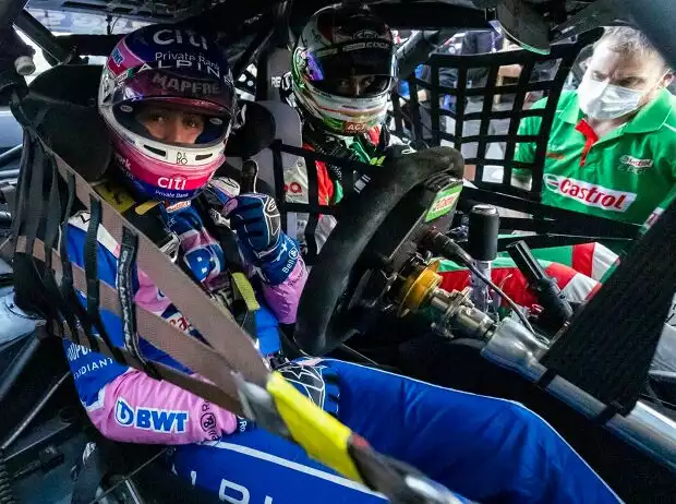 Titel-Bild zur News: Fernando Alonso im V8-Supercar von Thomas Randle